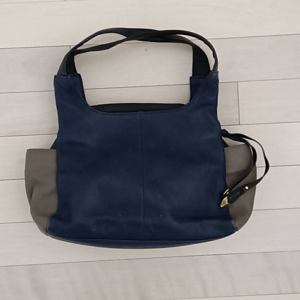 Perlina New York Women's Solid Leather Shoulder Bag Navy and Gray